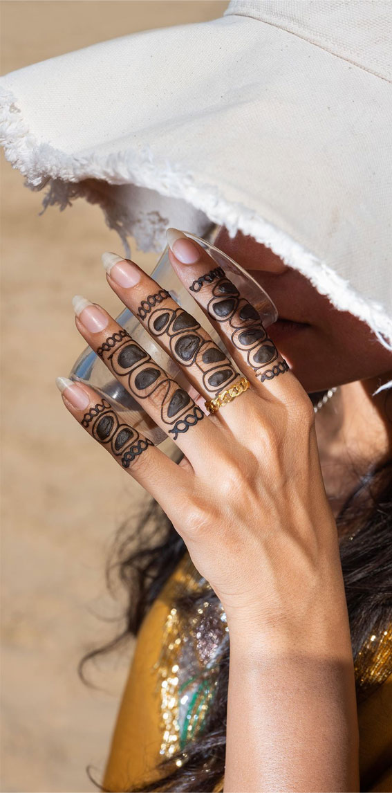 30 Beautiful Henna Designs : Abstract Finger Henna