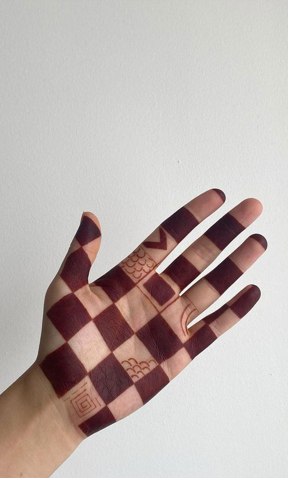32 Captivating Henna Designs : Checkerboard Henna