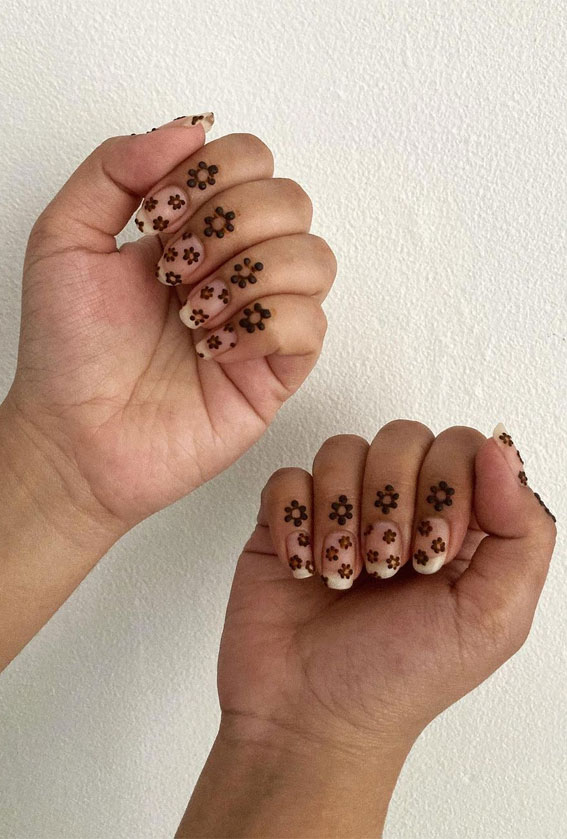 32 Captivating Henna Designs : Floral Henna on Nails