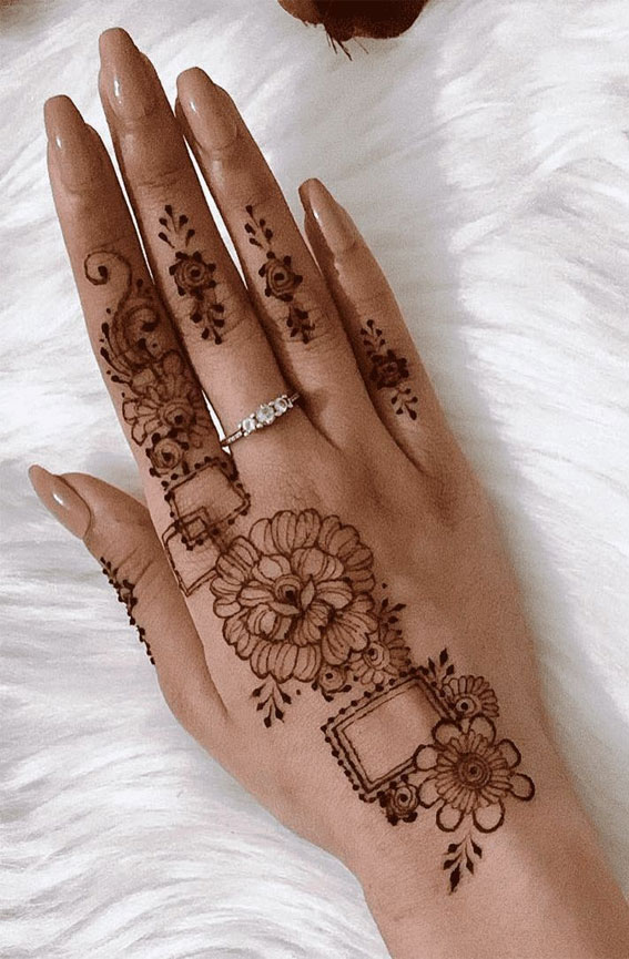 59 Timeless Pattern and Artistry Henna Designs : Floral Arabesque