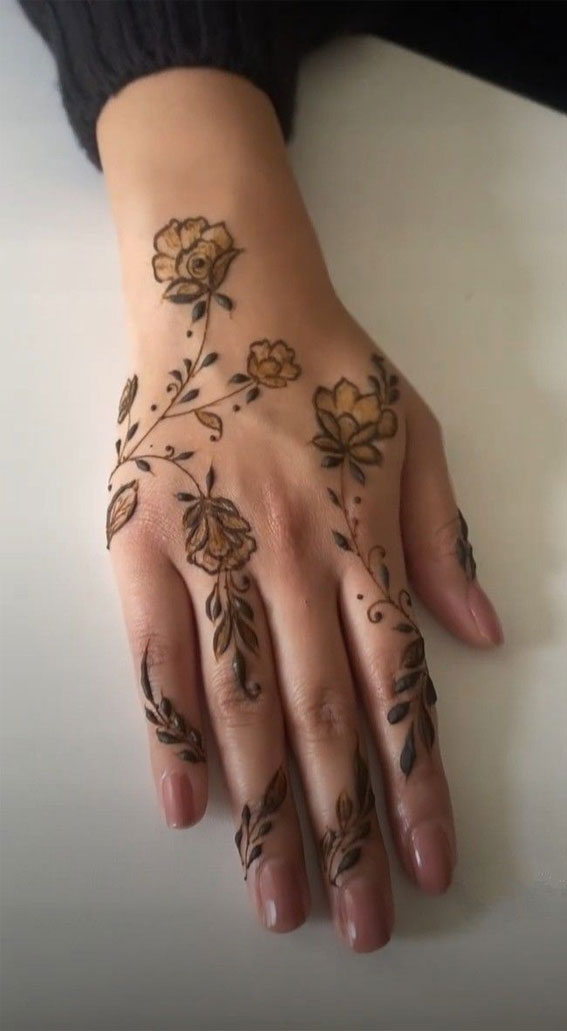 59 Timeless Pattern and Artistry Henna Designs : Simple Floral Henna