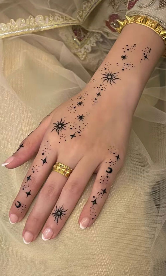 59 Timeless Pattern and Artistry Henna Designs : Whimsical Moons & Stars