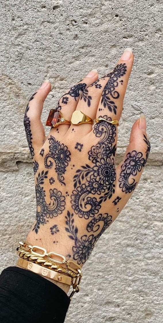 59 Timeless Pattern and Artistry Henna Designs : Paisley Print Blue Henna