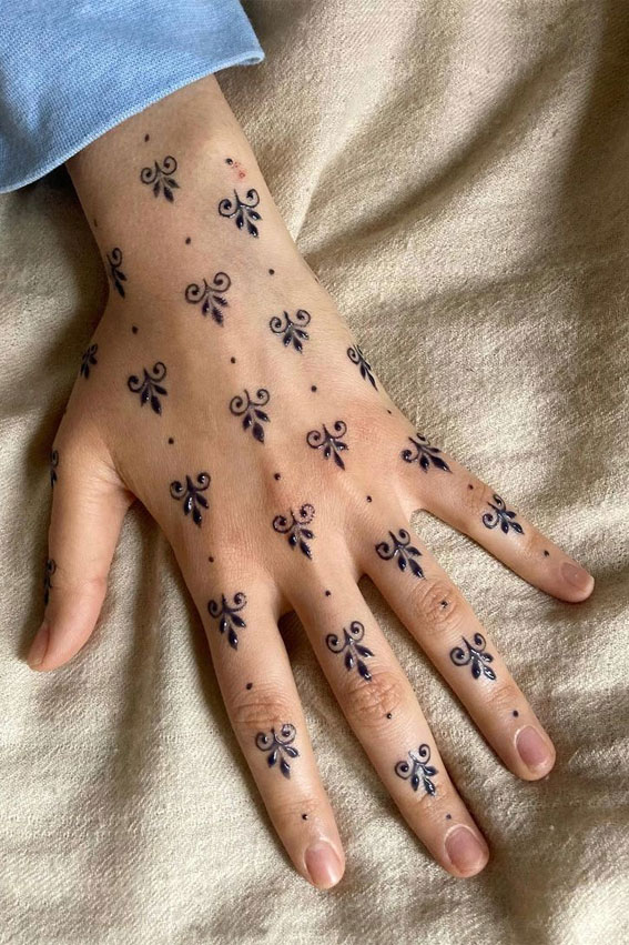 30 Beautiful Henna Tattoo Designs (2023) – Daily Hind News