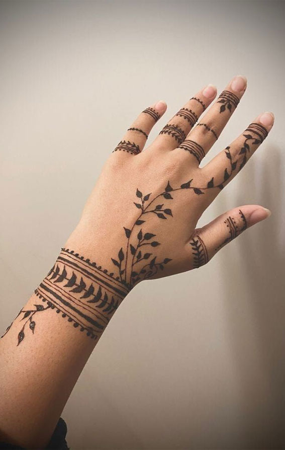 59 Timeless Pattern and Artistry Henna Designs : Finger & Wrist Mimic