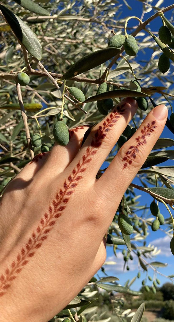 59 Timeless Pattern and Artistry Henna Designs : Minimal Vines