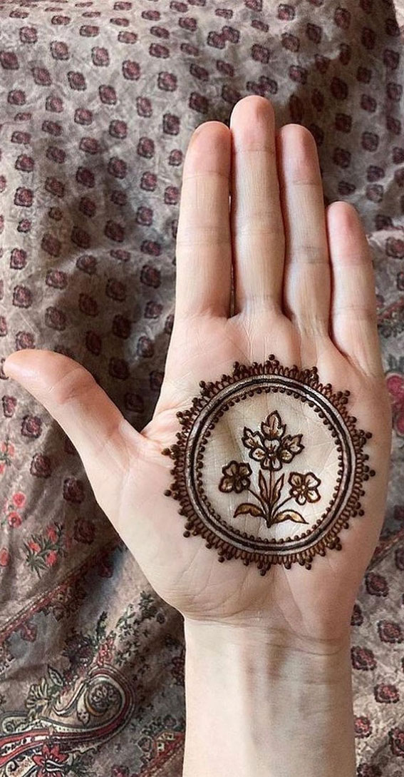 59 Timeless Pattern and Artistry Henna Designs : Minimalist Floral in Victorian Frame Inspires