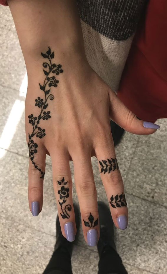 59 Timeless Pattern and Artistry Henna Designs : Floral Vines & Leave Finger Adornments