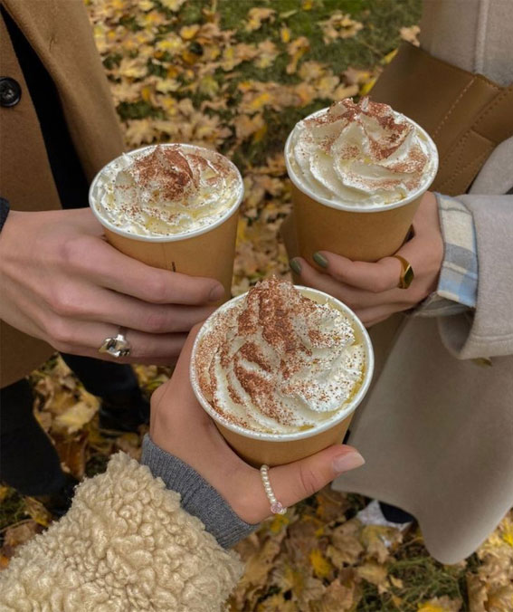 Capturing the Aesthetics of the Fall Season : Coffee with Friends