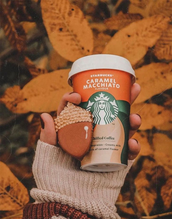 Capturing the Aesthetics of the Fall Season : Caramel Macchiato Chilled Coffee