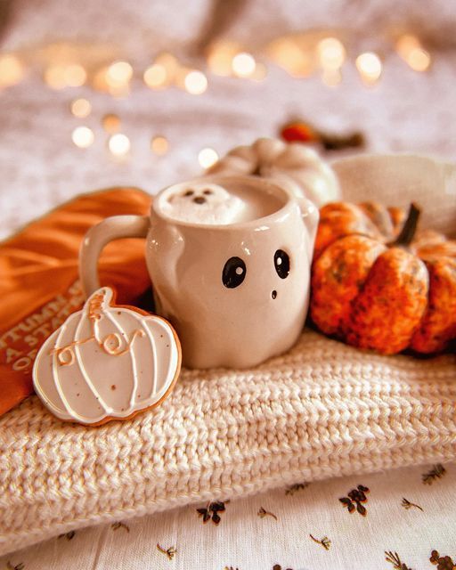 Capturing the Aesthetics of the Fall Season : Cute Ghost Mug