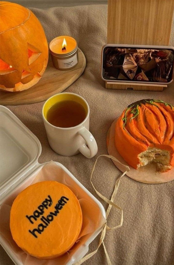 Capturing the Aesthetics of the Fall Season : Buttercream Pumpkin Cake