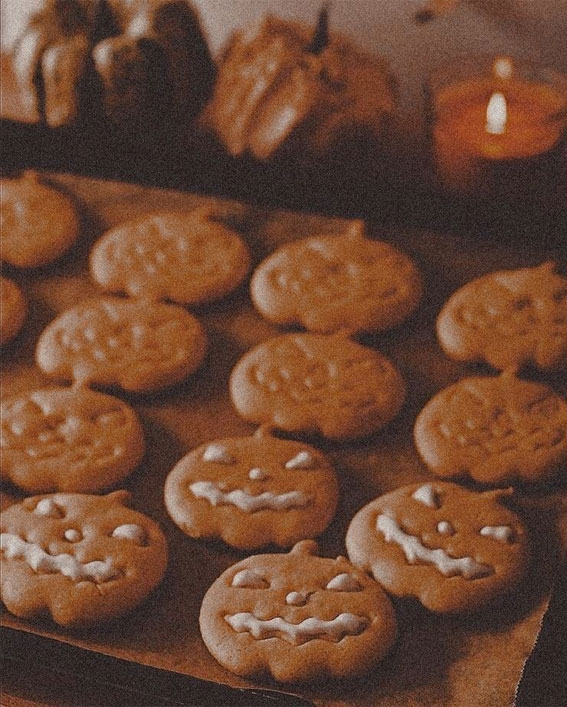 Capturing the Aesthetics of the Fall Season : Pumpkin Jack-O-Lantern Cookies