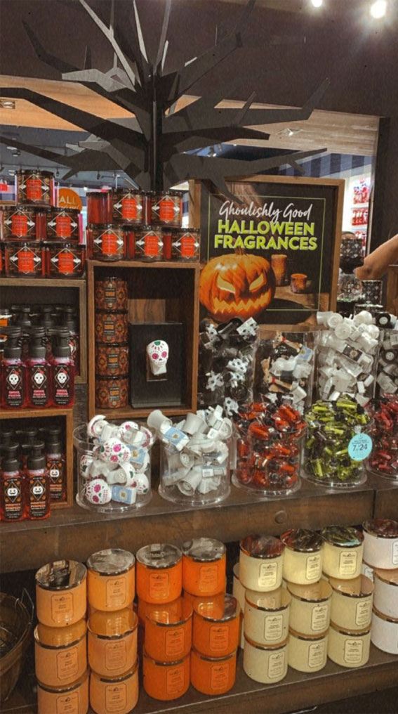 50 Visual Journeys Through Fall’s Aesthetics : Halloween Fragrances