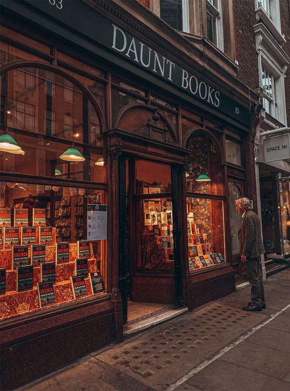 50 Visual Journeys Through Fall’s Aesthetics : Daunt Books Marylebone High Street, London