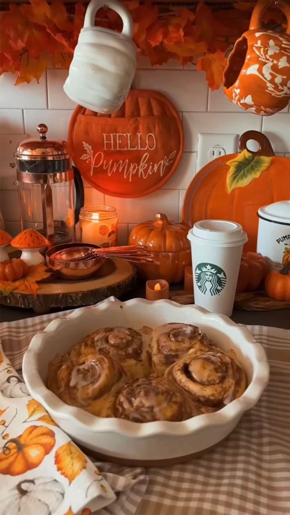 50 Visual Journeys Through Fall’s Aesthetics : Hello Pumpkin + Baked Cinnamon Rolls