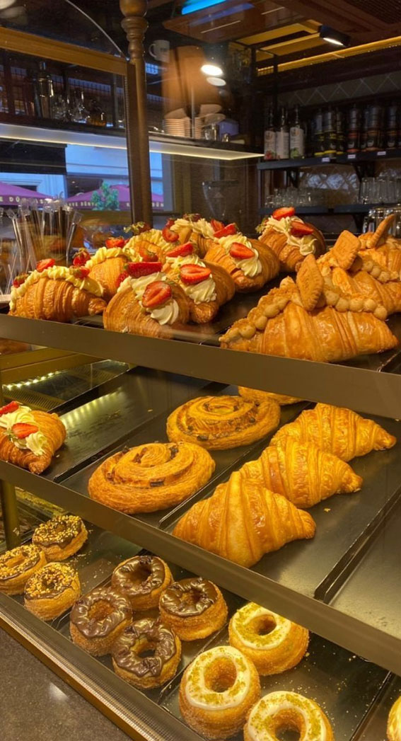 Indulgent Eats 50+ Foodgasmic Delights : Croissant, Pain Au Resin & Donuts