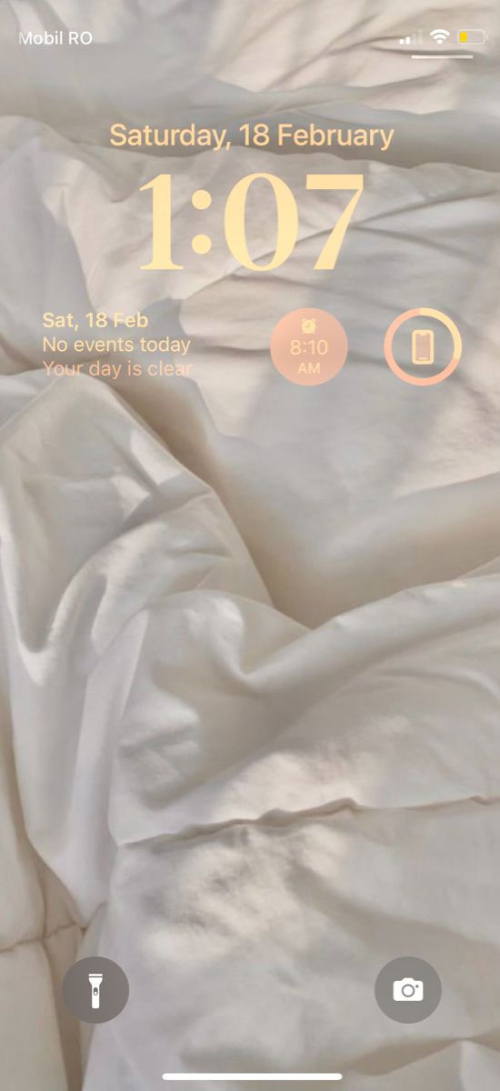 15 Cute iPhone Home Screen Ideas : Snuggle Bed Wallpaper