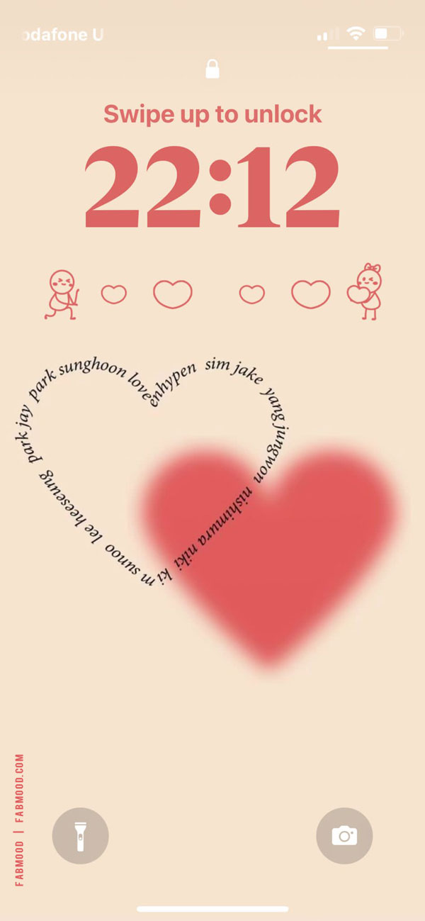 15 Cute iPhone Home Screen Ideas : Lettering Heart Shape