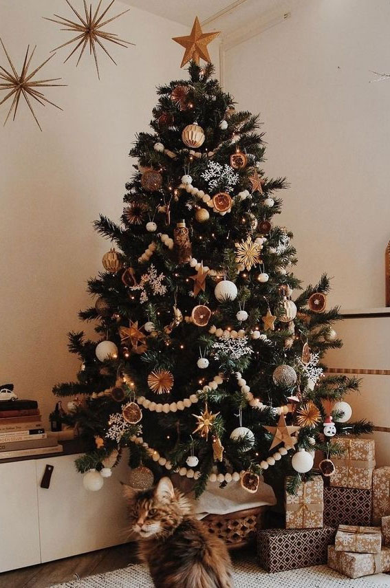 Evergreen Elegance: Enchanting Christmas Tree Themes to Illuminate Your Holiday