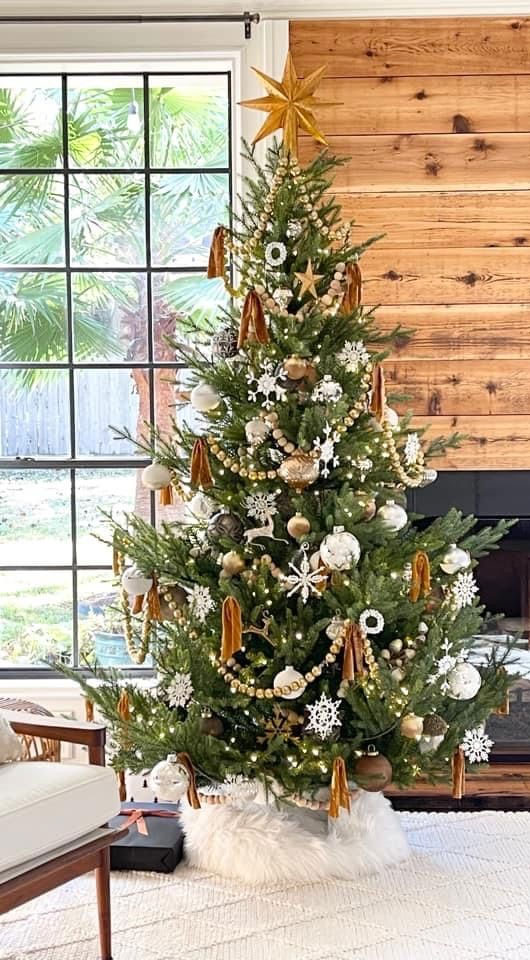 Christmas tree decorations, Christmas tree decor ideas, Christmas tree decors, Neutral Christmas tree decor, Christmas tree pink decor, Christmas tree gold