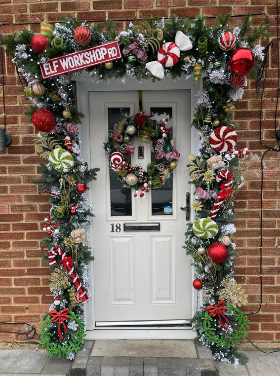 Christmas Front Door Decor, front door decor Christmas, modern Christmas front door decor, Christmas Front Door decor ideas, Christmas Front Door Decorating
