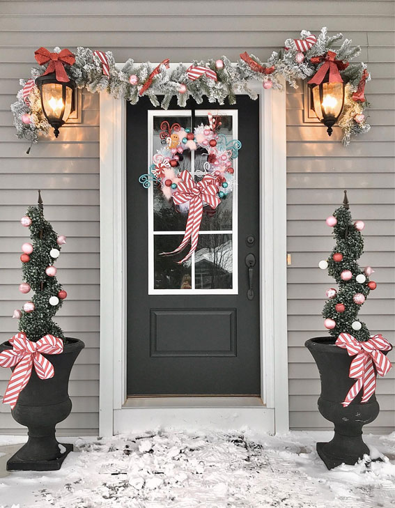 Christmas Front Door Decor, front door decor Christmas, modern Christmas front door decor, Christmas Front Door decor ideas, Christmas Front Door Decorating