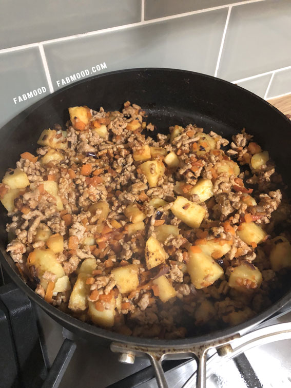 Temptation on a Plate Food Snapshot : Bolognese Hash