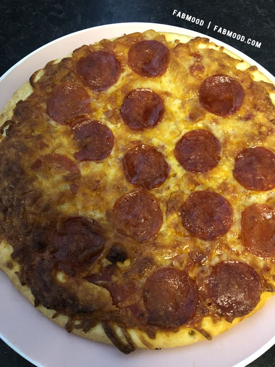 Temptation on a Plate Food Snapshot : A Pepperoni Pizza