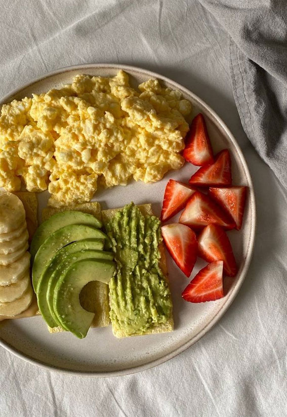 Exploring the Health Benefits of Wholesome Breakfast Bowls : Scrambled Egg Medley with Fruity Toast Trio