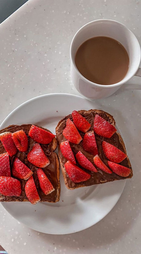 Exploring the Health Benefits of Wholesome Breakfast Bowls : Chocolate-Strawberry Delight