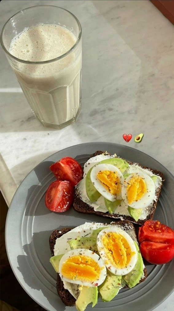 Exploring the Health Benefits of Wholesome Breakfast Bowls : Creamy Avocado Toast with Boiled Eggs