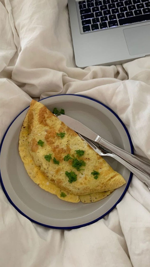 Exploring the Health Benefits of Wholesome Breakfast Bowls : Parsley-Sprinkled Omelette