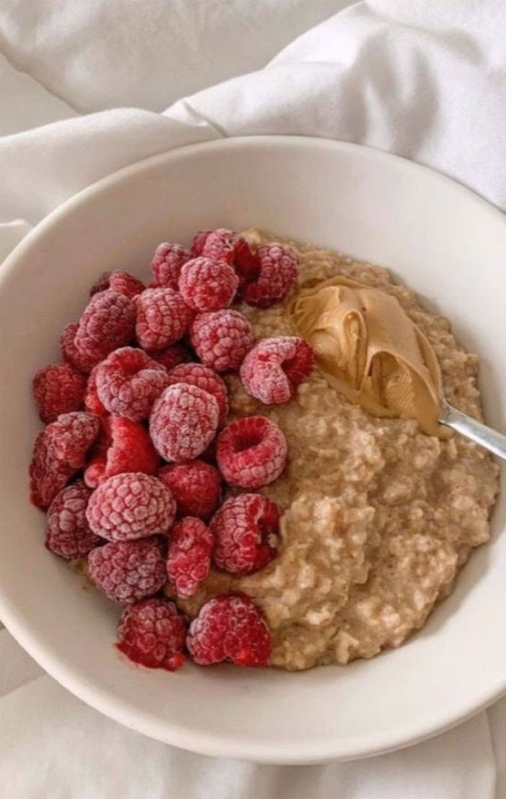 Exploring the Health Benefits of Wholesome Breakfast Bowls : Raspberry Peanut Butter Porridge