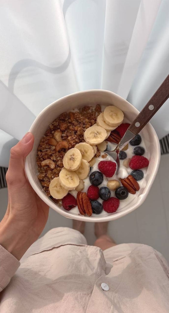 Exploring the Health Benefits of Wholesome Breakfast Bowls : Nutrient ...