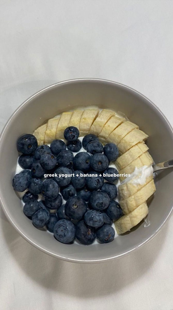 Exploring the Health Benefits of Wholesome Breakfast Bowls : Greek Yogurt Bliss with Banana and Blueberries
