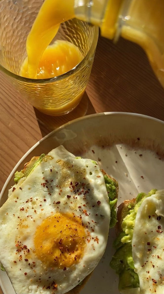 Exploring the Health Benefits of Wholesome Breakfast Bowls : Avocado and Fried Egg Toast with Orange Juice