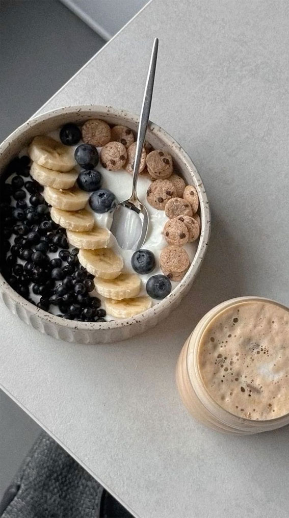 The Health Benefits of Wholesome Breakfast Bowls : Yoghurt + Blueberries + Banana & Cookie Cereal