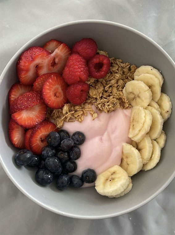 The Health Benefits of Wholesome Breakfast Bowls : Berry Bliss Yogurt Bowl