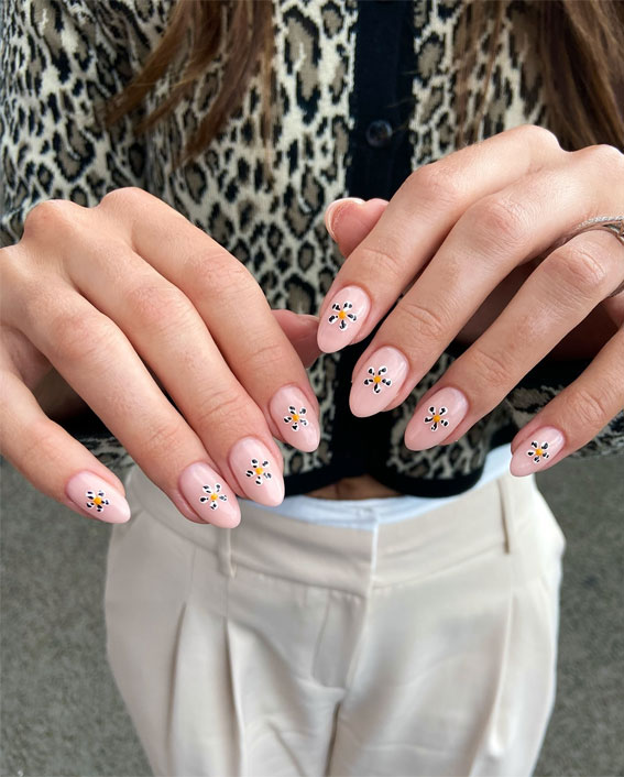 Moo-ve Over 21 Chic Cow Print Nail Designs : Cow Print Daisies