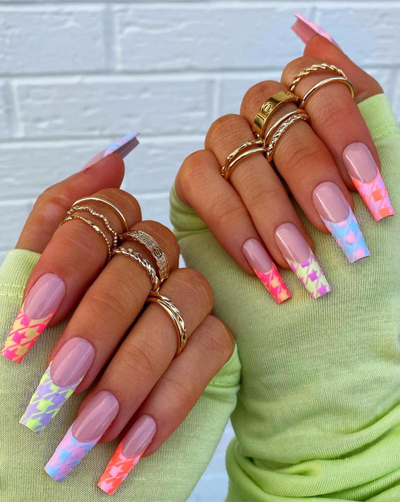 28 Trendy Retro Nails Inspired By The Past : Colourful Houdstooth French Tips