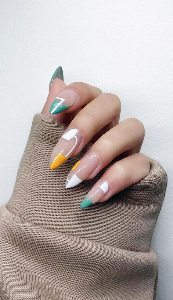 28 Trendy Retro Nails Inspired By The Past : Geometric 70s Nails